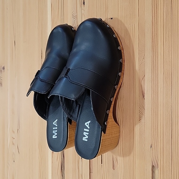 MIA Clogs - Picture 3 of 7